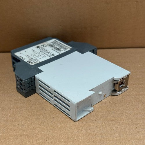 ABB – 1SVR040008R1300 (CC-U/V) – Universal Voltage Measuring Signal Converter