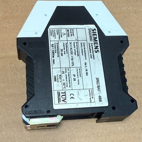 Siemens – 3RG7847-4BB – SIGUARD Evaluation Unit / Safety Relay