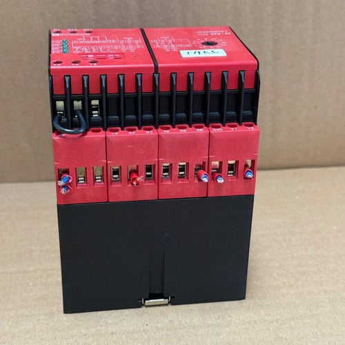 Telemecanique – XPSAT5110 – Preventa Safety Relay (Emergency Stop / Safety Guard