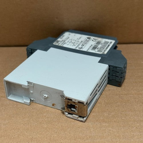 ABB – 1SVR040008R1300 (CC-U/V) – Universal Voltage Measuring Signal Converter