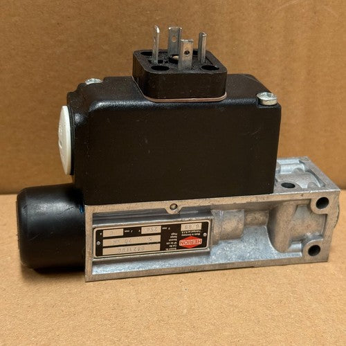 Herion – 0821166 – 8D Series Flange Mount Electro-Mechanical Pressure Switch