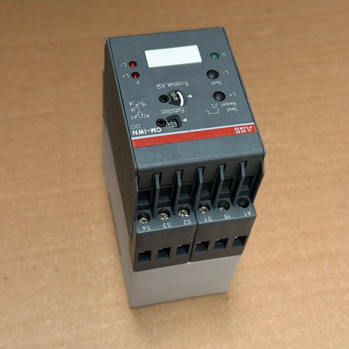 ABB – 1SVR450065R0000 (CM-IWN-DC) – Earth-Leakage / Insulation Monitoring Relay