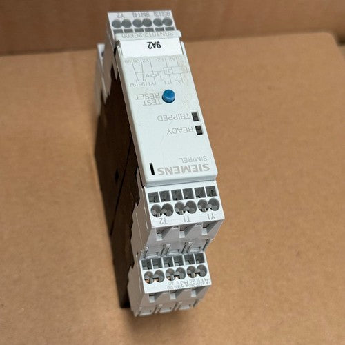 Siemens – 3RN1012-2CK00 – SIRIUS Thermistor Motor Protection Relay (230/110V AC)