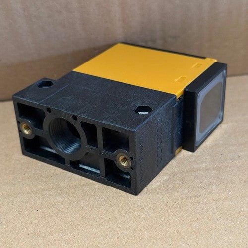 Omron – E3B2-R5M4D-G – Retro-reflective Photoelectric Sensor