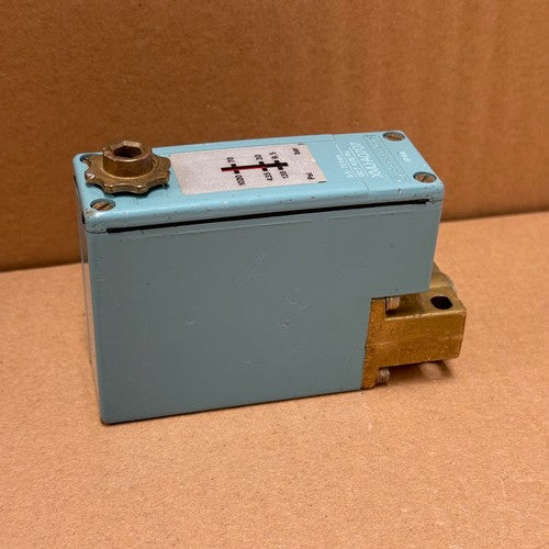 Telemecanique – XMJA0707 (XMJ-A0707) – Electro-Mechanical Pressure Switch