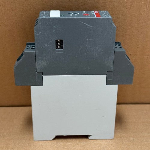 ABB – 1SVR040008R1300 (CC-U/V) – Universal Voltage Measuring Signal Converter
