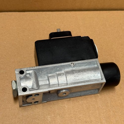 Herion – 0821166 – 8D Series Flange Mount Electro-Mechanical Pressure Switch
