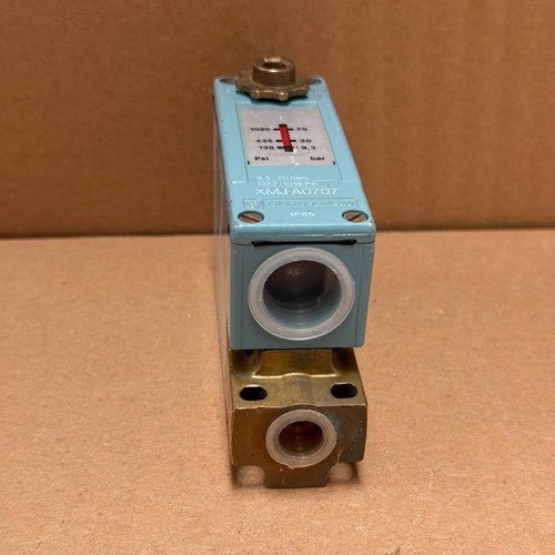 Telemecanique – XMJA0707 (XMJ-A0707) – Electro-Mechanical Pressure Switch