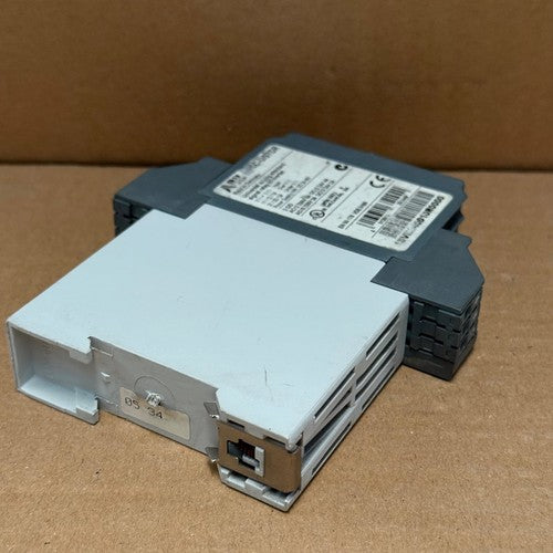 ABB – 1SVR040010R0000 (CC-U/STDR) – Signal Converter with Relay Outputs