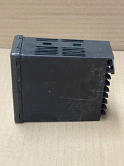 Yokogawa – UT320‑00 – Digital Indicating Controller 1/8 DIN (100–240 VAC)