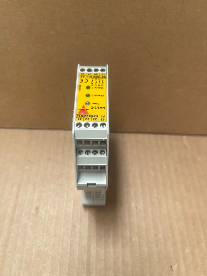 Carlo Gavazzi – NA1/3-D Safety / Emergency Stop Module (24 V AC/DC)
