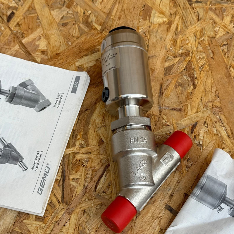 GEMÜ – 550 15D1734 521G1 (88270794) – Pneumatic Angle Seat Globe Valve