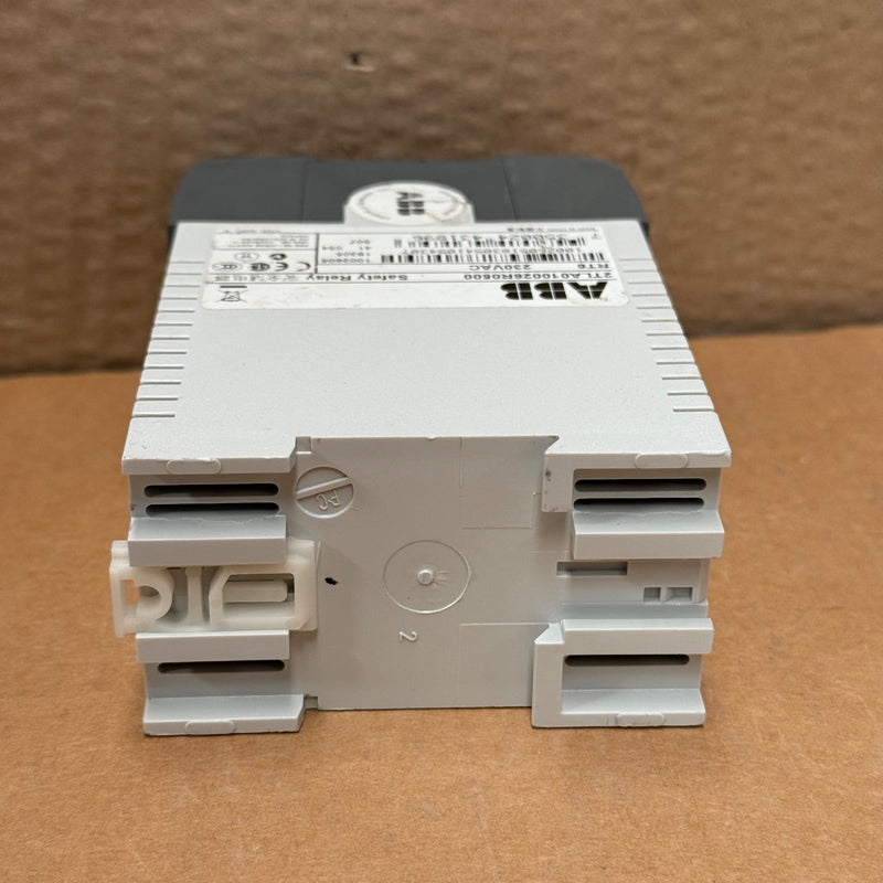 ABB – 2TLA010026R0500 – RT6 230VAC Universal Safety Relay
