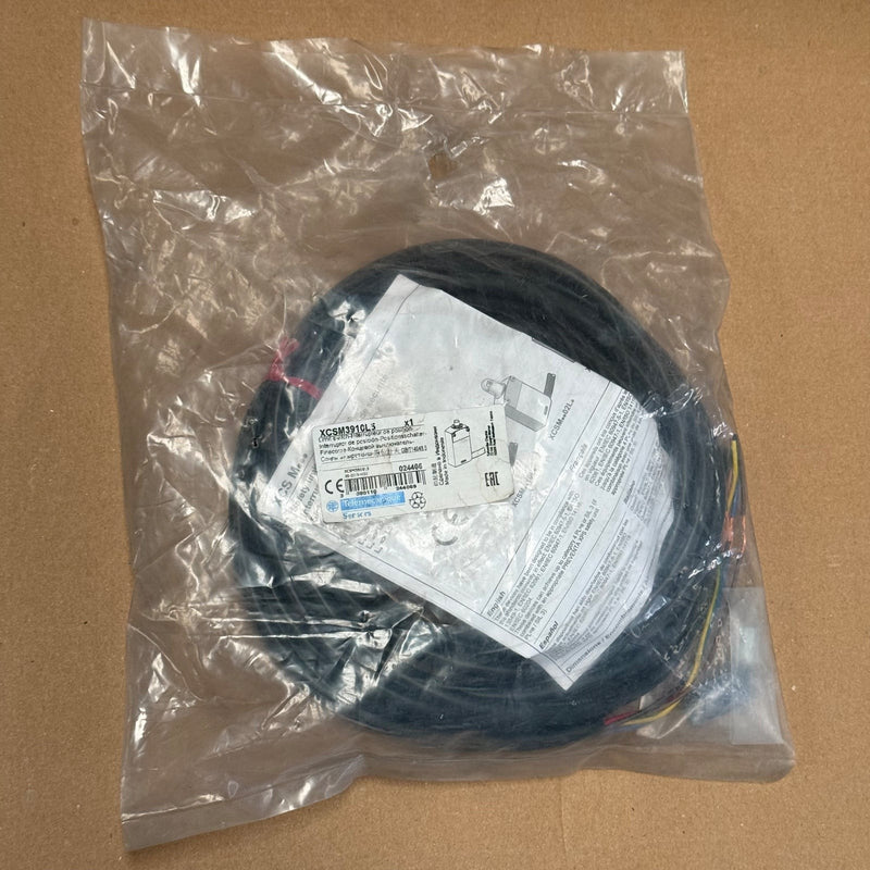 Telemecanique– XCSM3910L5 – Safety Limit Switch with Metal End Plunger
