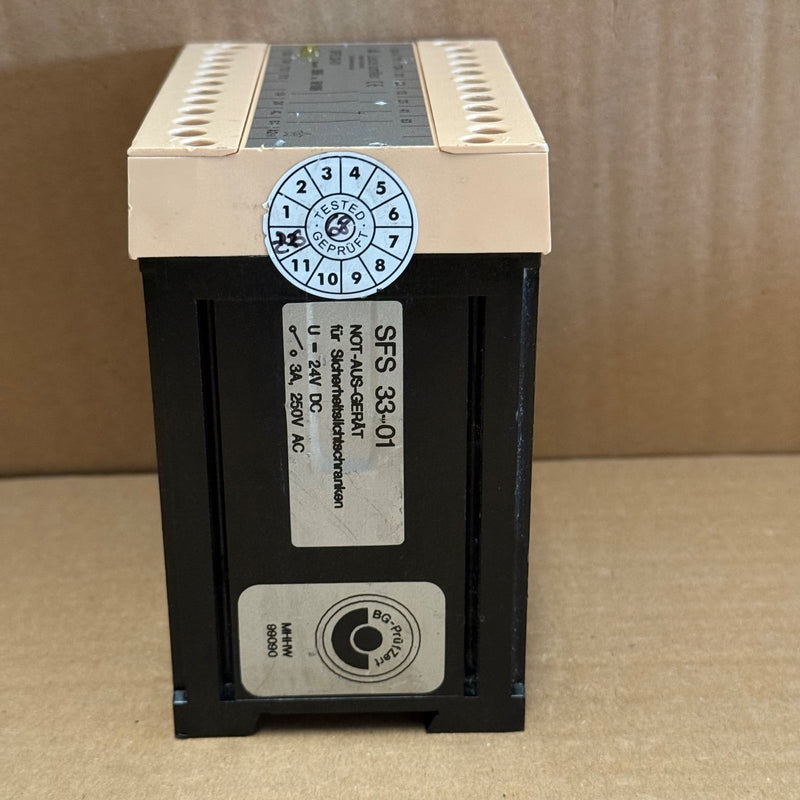 Leuze Electronic – SFS 33-01 – Sequential Safety Relay / Emergency Stop Control