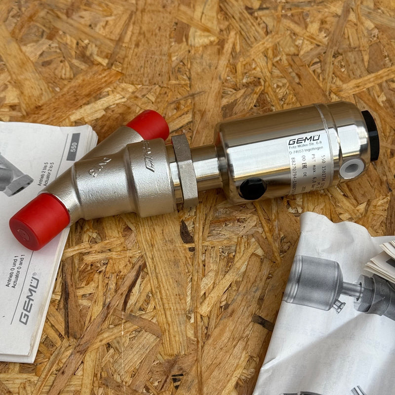 GEMÜ – 550 15D1734 521G1 (88270794) – Pneumatic Angle Seat Globe Valve