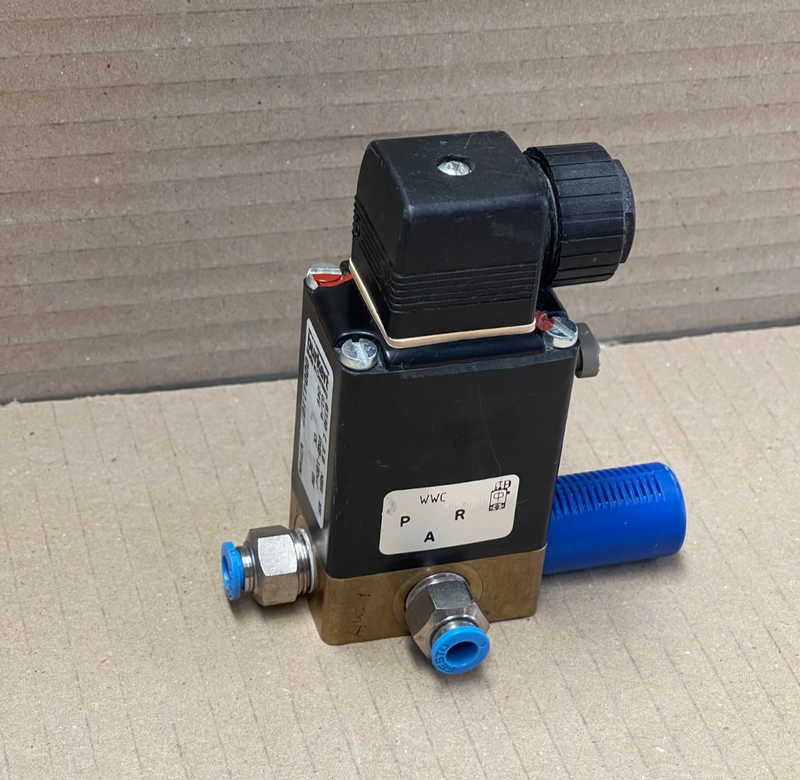 Burkert 00041107 0330C G1/4 24V Solenoid Valve – 3/2‑Way Direct‑Acting Pneumatic