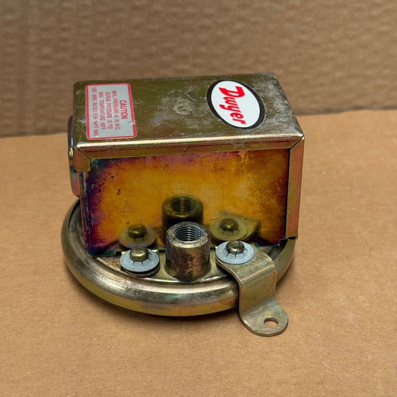 Dwyer Instruments – 1910-0 – Compact Low Differential Pressure Switch