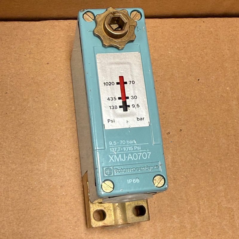 Telemecanique – XMJA0707 (XMJ-A0707) – Electro-Mechanical Pressure Switch