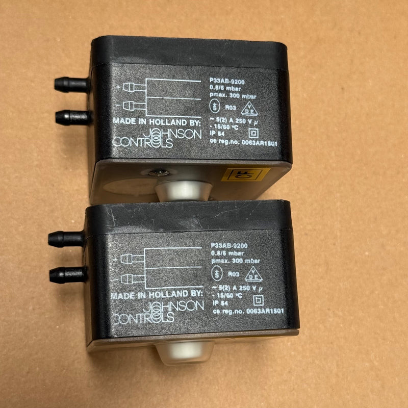 2PCs Johnson Controls – P33AB-9200 – Differential pressure switch 0,8-6 mbar