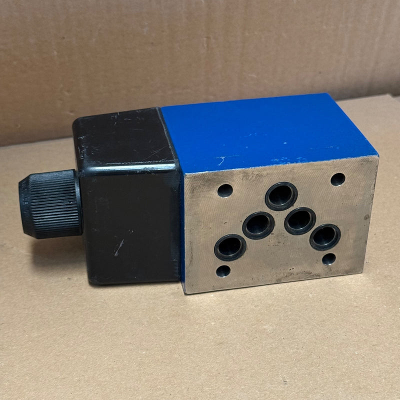 Bosch Rexroth – R900611508 – Directional Spool Hydraulic Valve Housing Assembly
