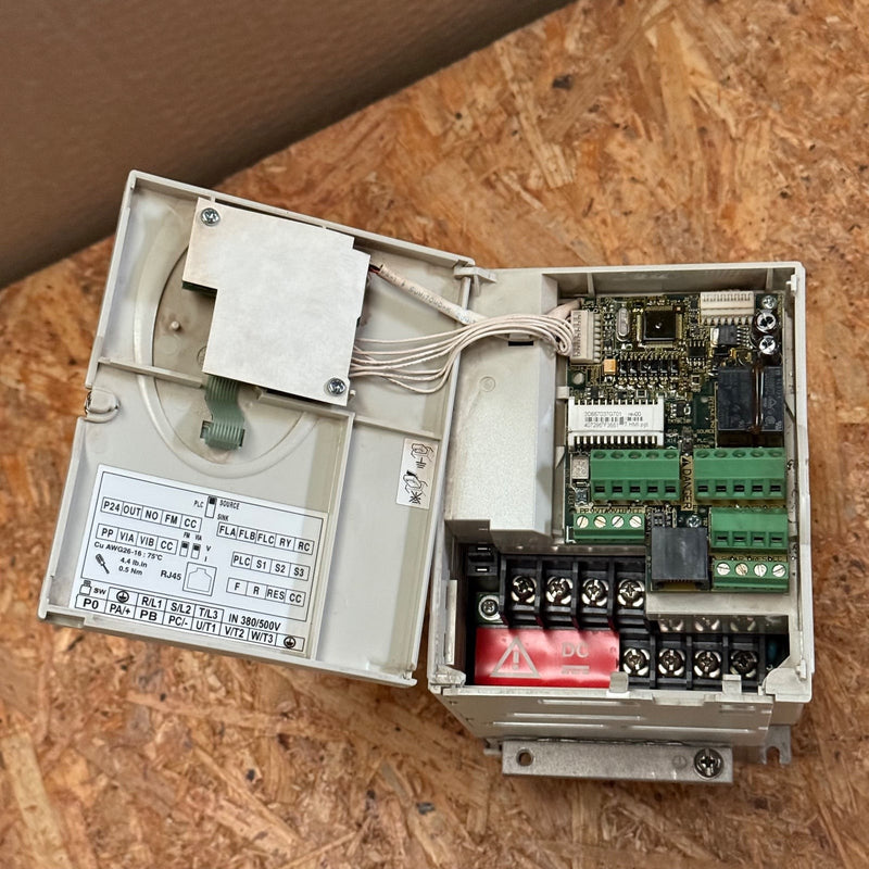 Toshiba – VFS11-4007PL-WP (R5) – Tosvert 3-Phase Industrial Frequency Inverter