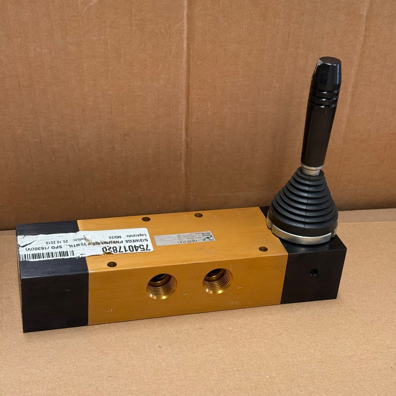 Pneumax – 212.53.31.9.1 – Hand Lever Valve