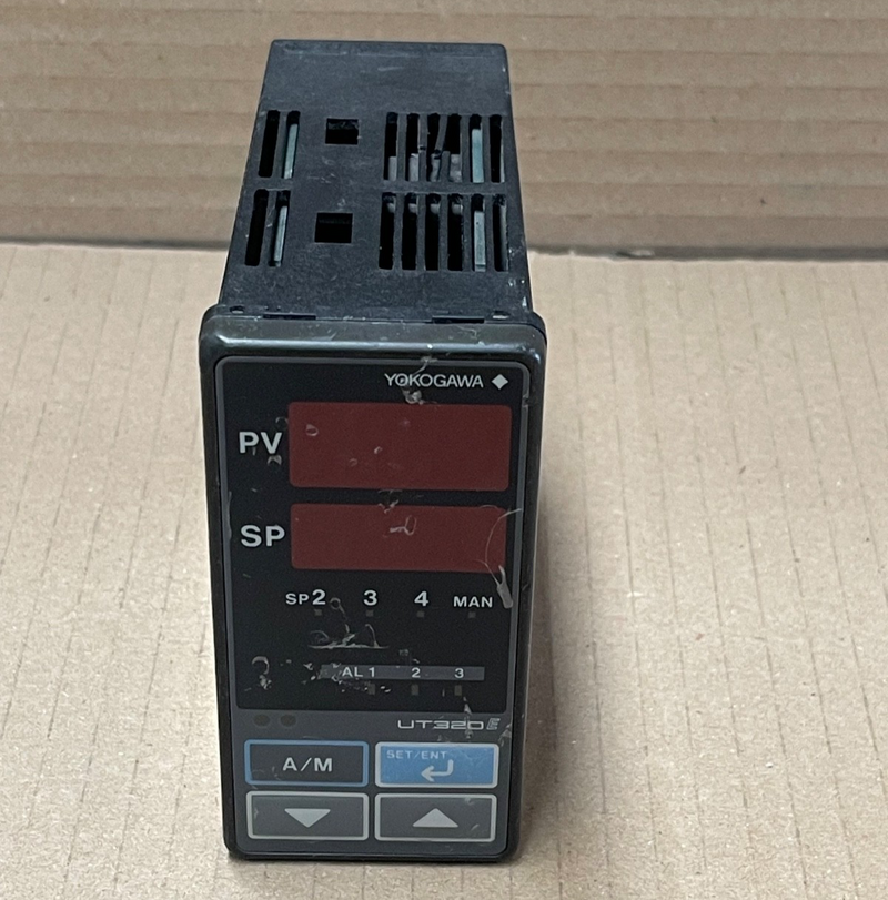 Yokogawa – UT320‑00 – Digital Indicating Controller 1/8 DIN (100–240 VAC)