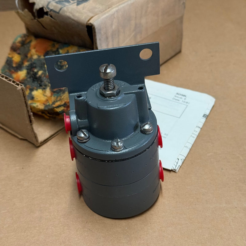 Moore – 58L (12570-/8SA) – Pneumatic Nullmatic Controller / Computing Relay