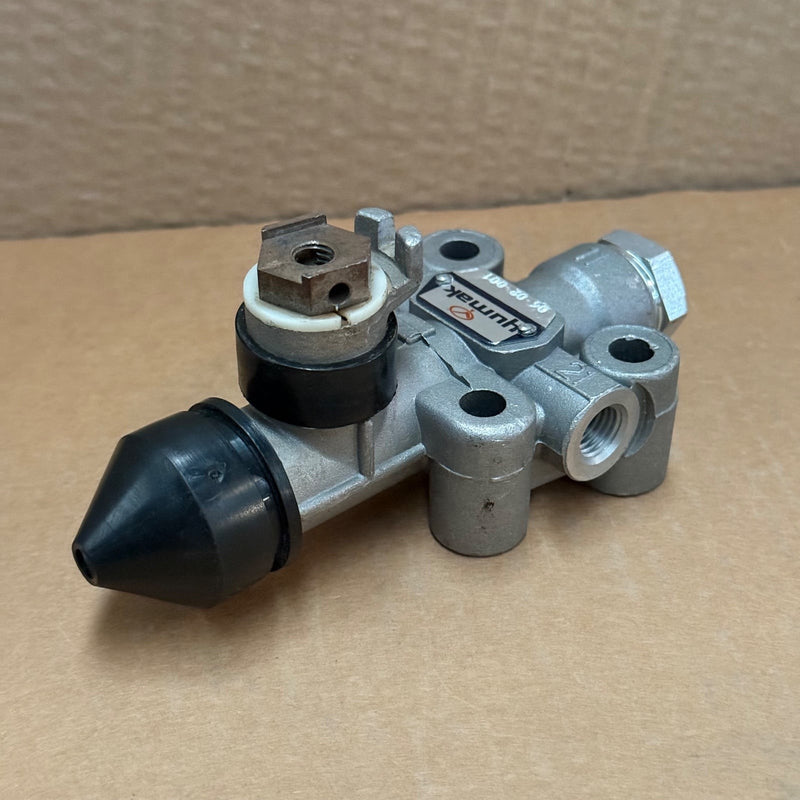 Yumak – 06 02 001 – Pneumatic Brake Valve / Control Valve