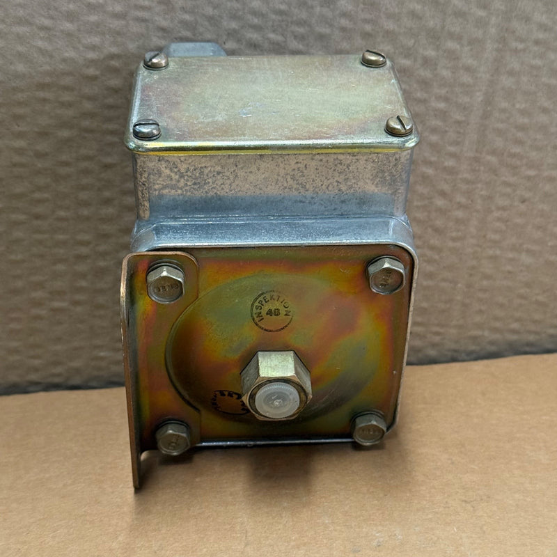 Barksdale – D1T-H18 – Diaphragm Pressure / Vacuum Actuated Switch