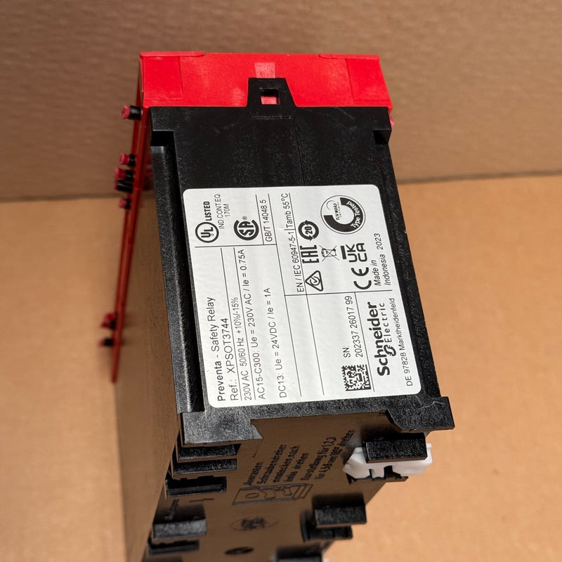 Schneider Electric – XPSOT3744 – Preventa Safety Relay / Safety Module (230V AC)
