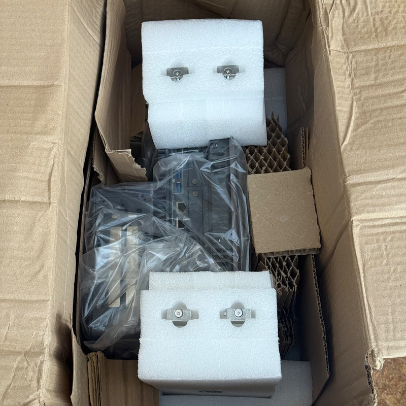 Schneider Electric – HMIP6C6AMN104NJN00 – Harmony P6 Industrial PC Core Unit