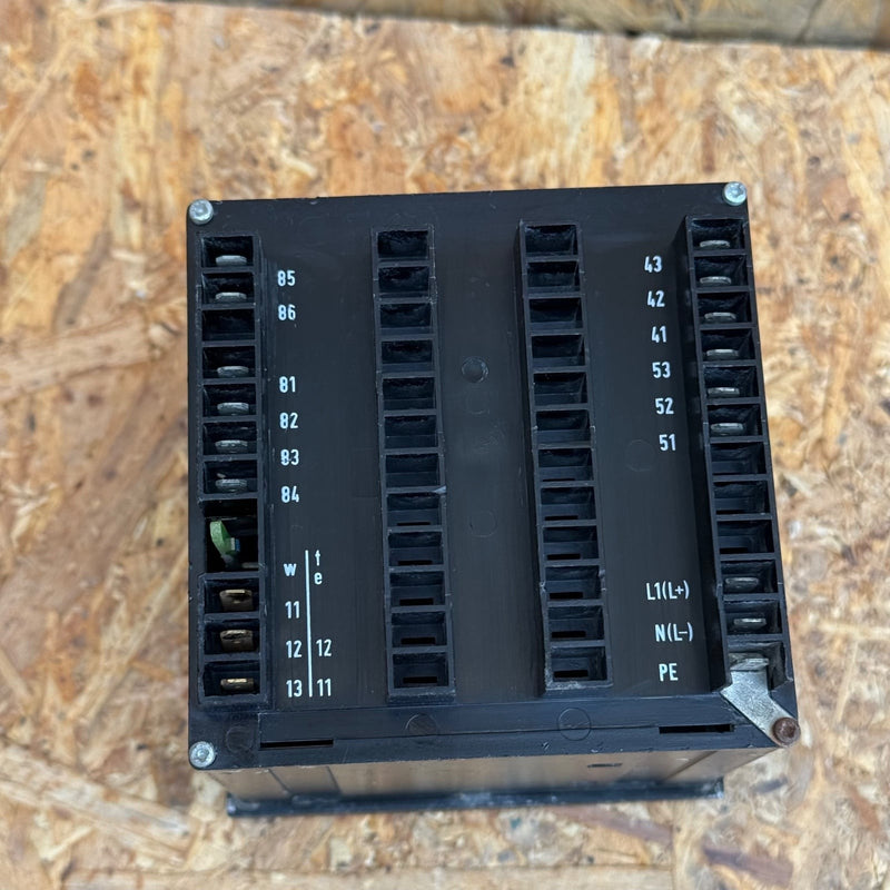 Jumo – DTR-04/1-040-59-0 K70 (dTRON 04) – Microprocessor Temperature Controller
