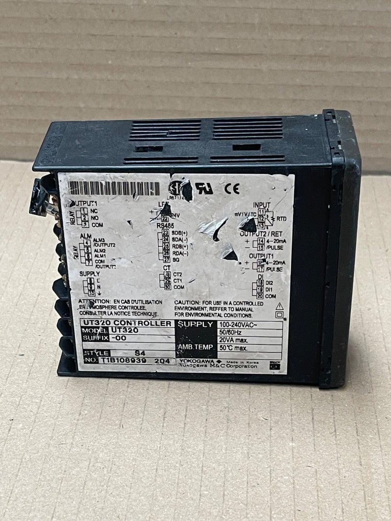 Yokogawa – UT320‑00 – Digital Indicating Controller 1/8 DIN (100–240 VAC)