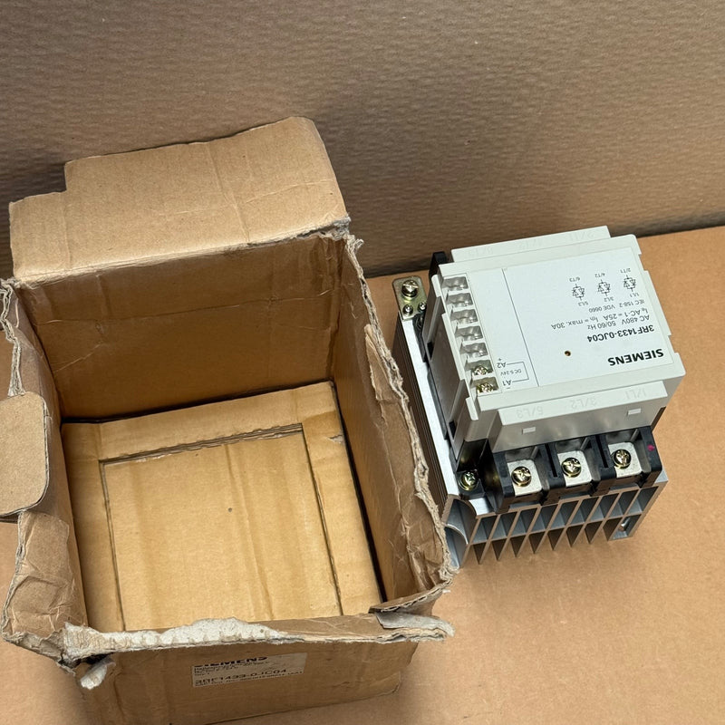 Siemens – 3RF1433-0JC04 – Solid-State Contactor / Industrial Control Contactor