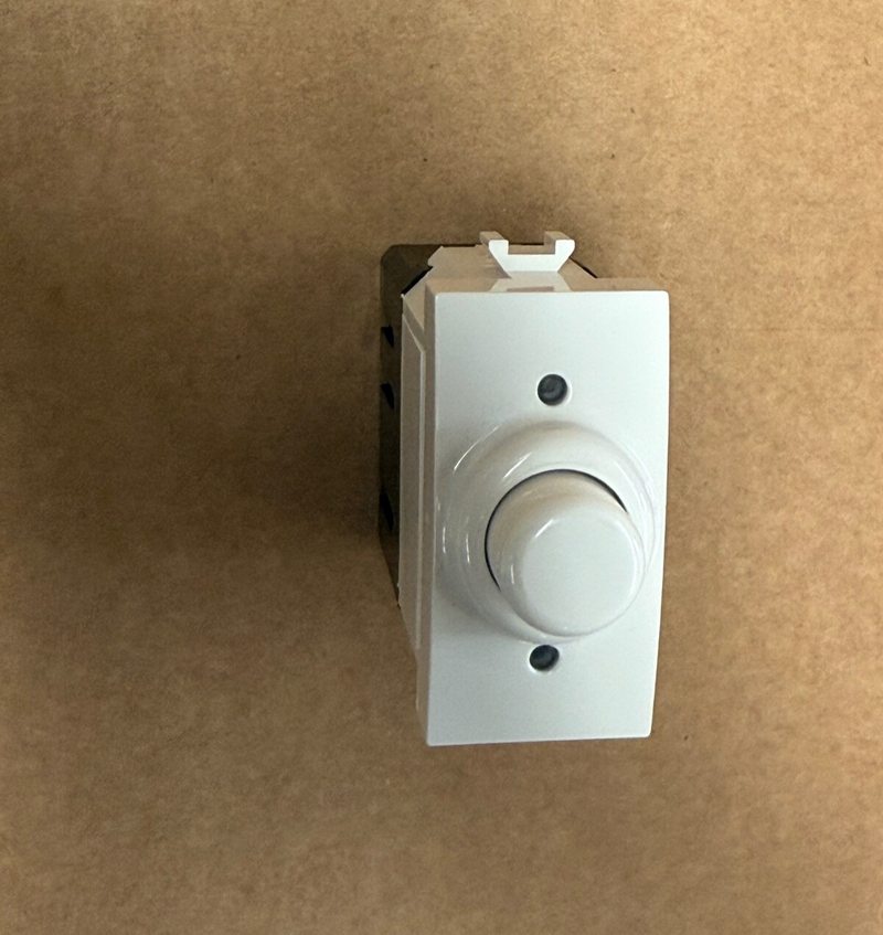 ABB – 2CSK1204CH – Chiara 1‑Module Dimmer (Resistive 100–500 W, 230 V~, Two‑Way)