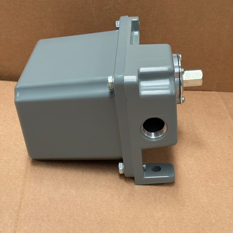 Square D – 9012GAR4 – Industrial Electromechanical Pressure Switch
