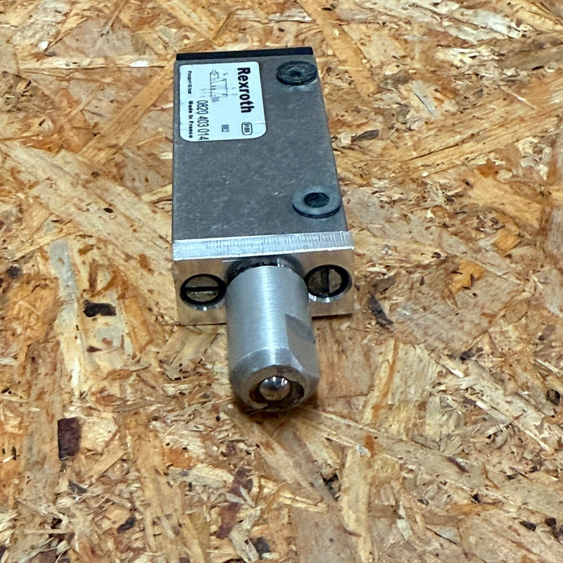 Bosch Rexroth – 0820403014 – 5/2-Way Mechanical / Roller Lever Pneumatic Valve