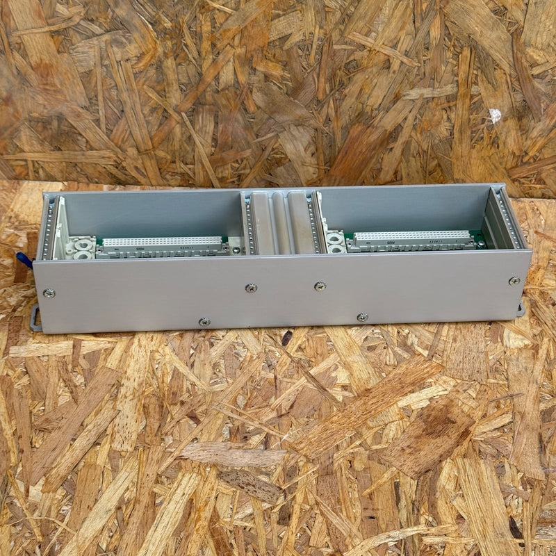 Lütze – DIO-3010 (743010) – Module Carrier / Rack Module (4 Slots, 2x2)
