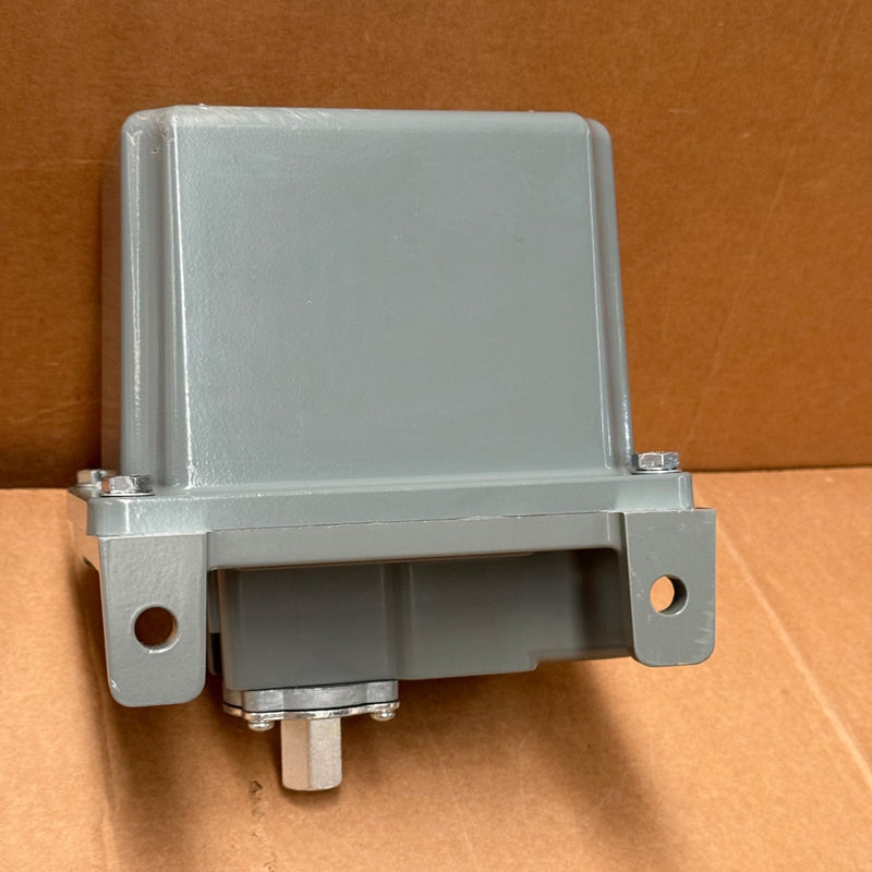 Square D – 9012GAR4 – Industrial Electromechanical Pressure Switch