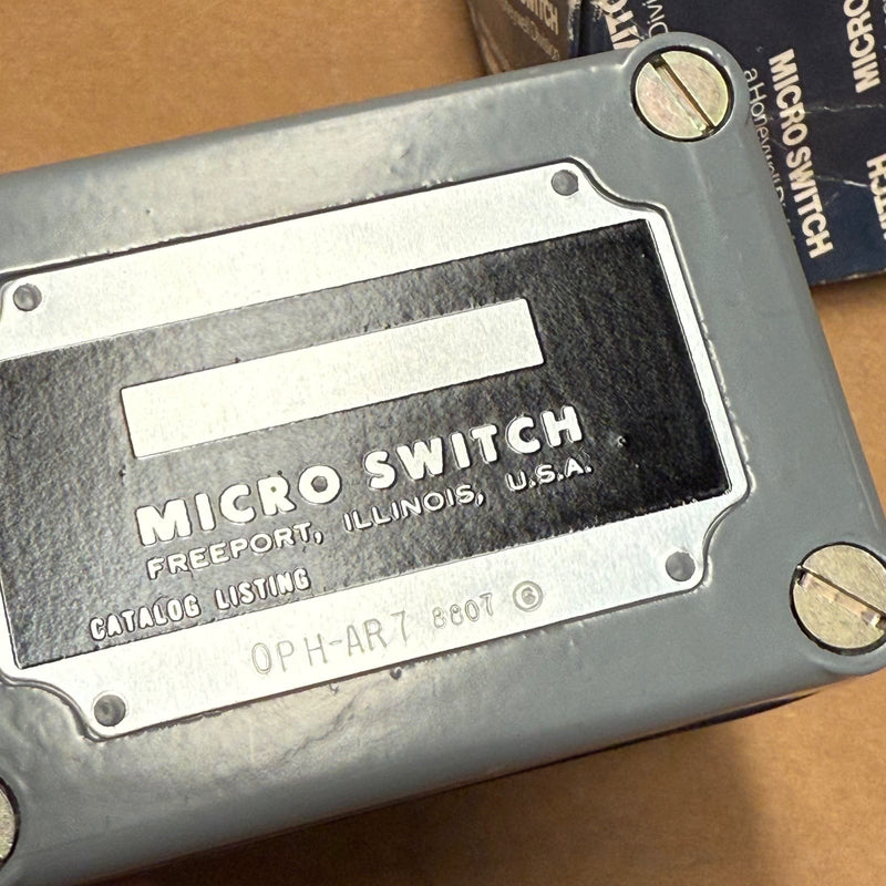 Honeywell / Micro Switch – OPH-AR7 – Heavy-Duty Explosion-Proof Limit Switch