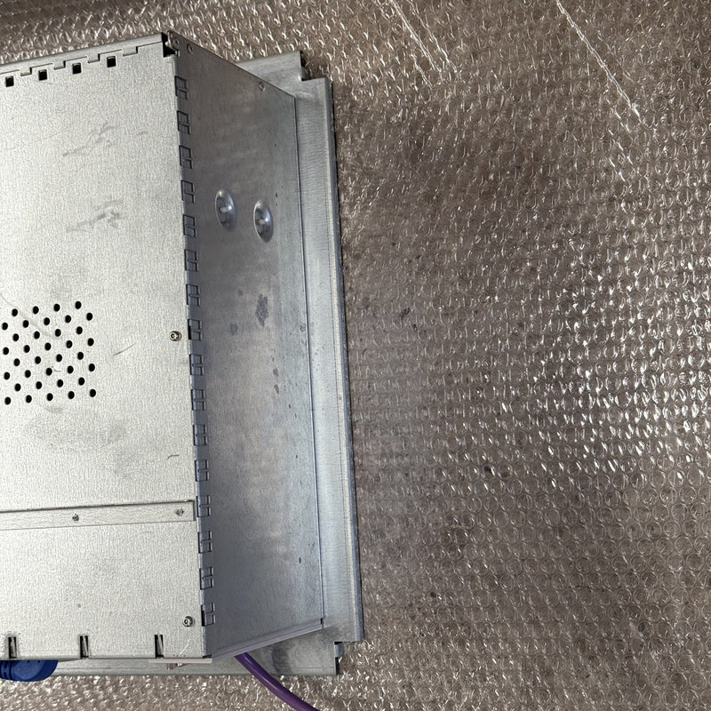 Siemens – 6AG7011-0AA00-0AE0 – SIMATIC PANEL PC IL