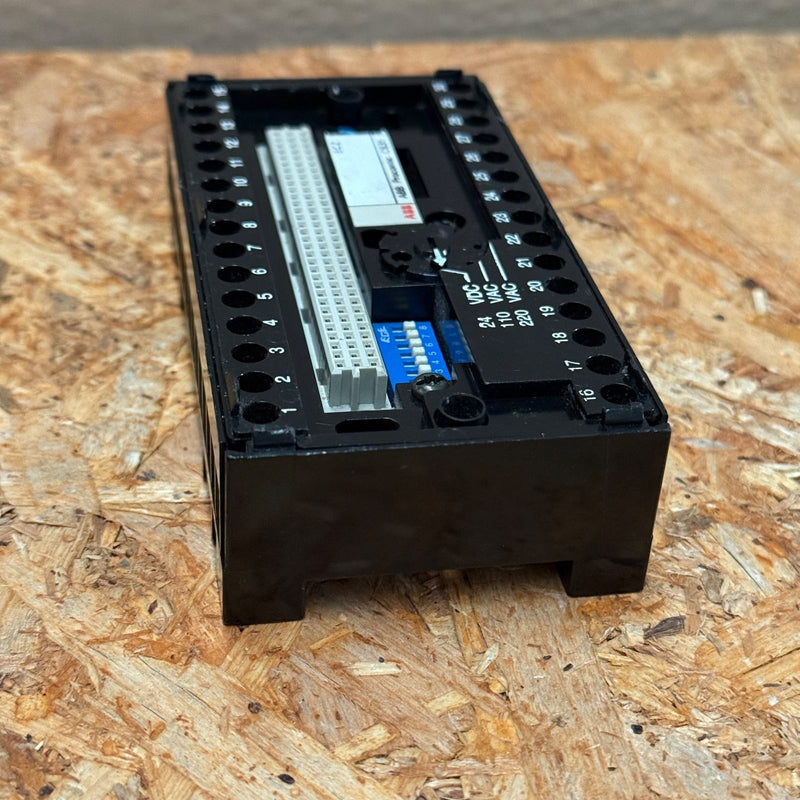 ABB – ECZ – Procontic CS31 Terminal Base / I/O Base Module