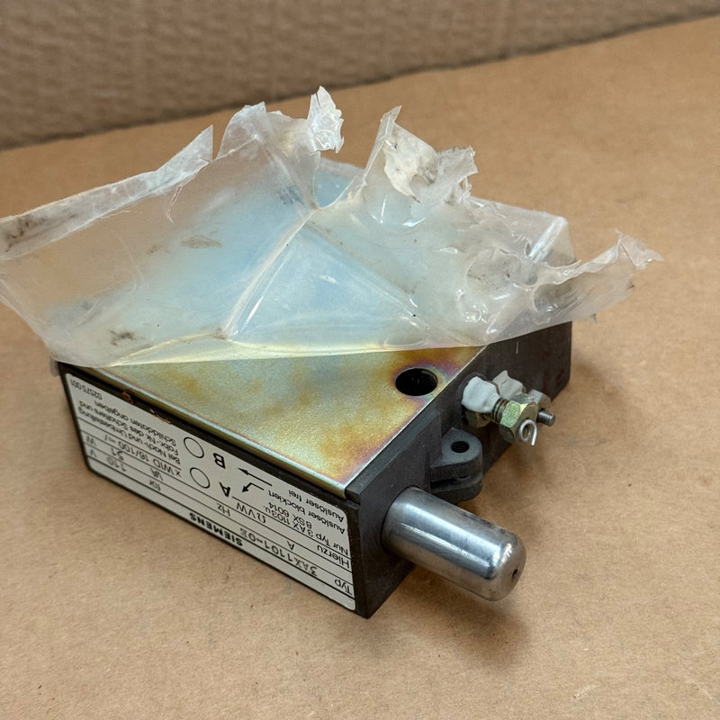 Siemens – 3AX1101-0E – Shunt Release / Trip Coil