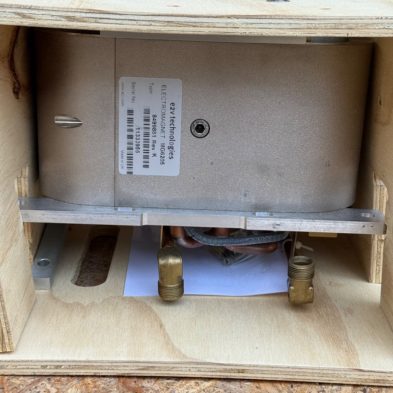 Siemens / E2V Technologies – 08499881 (MG6205) – Water-Cooled Electromagnet