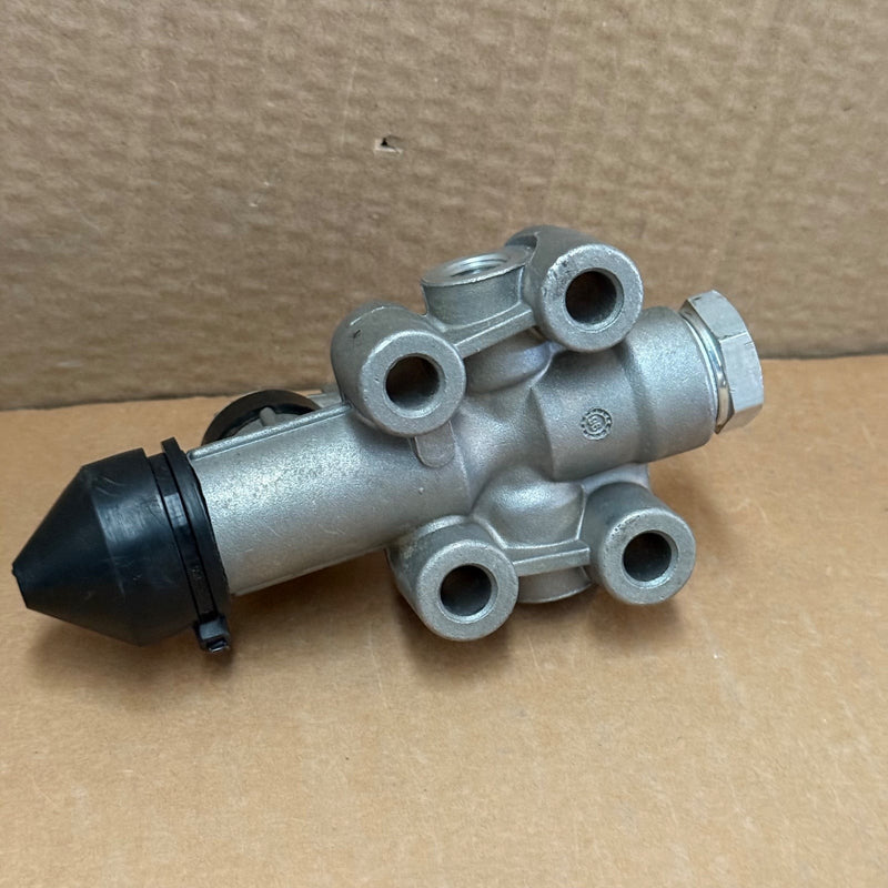 Yumak – 06 02 001 – Pneumatic Brake Valve / Control Valve