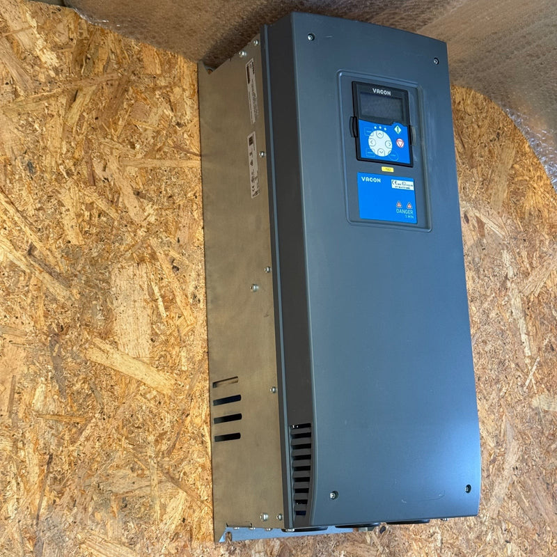 Danfoss – NXI01055-A2T0CSV-A1AFBLD2EA – VACON NXI Inverter Unit (105A)