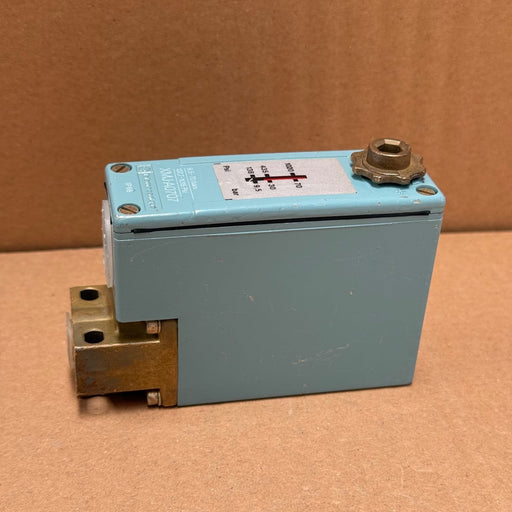 Telemecanique – XMJA0707 (XMJ-A0707) – Electro-Mechanical Pressure Switch