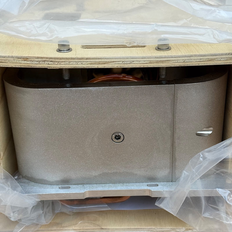 Siemens / E2V Technologies – 08499881 (MG6205) – Water-Cooled Electromagnet